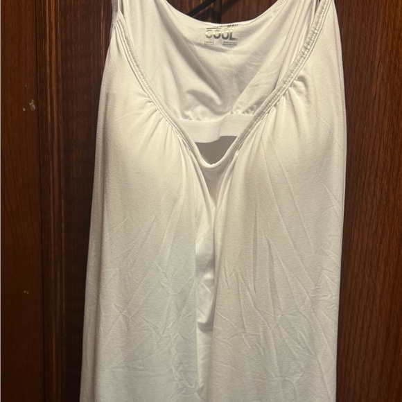 M- 32 Degrees White cami/tank with built in bra. Washed never WORN. No Tags… - Picture 1 of 2